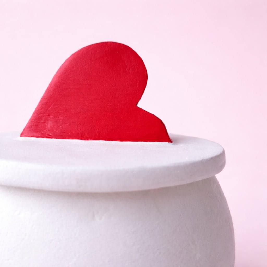 Stored Love – Handgemachte Herz-Schmuckschatulle aus lufthärtendem Ton & Glas