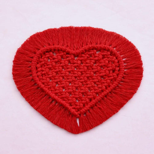 Corações Entrelaçados – Handmade Red Macrame Heart Set with Cotton Fringe
