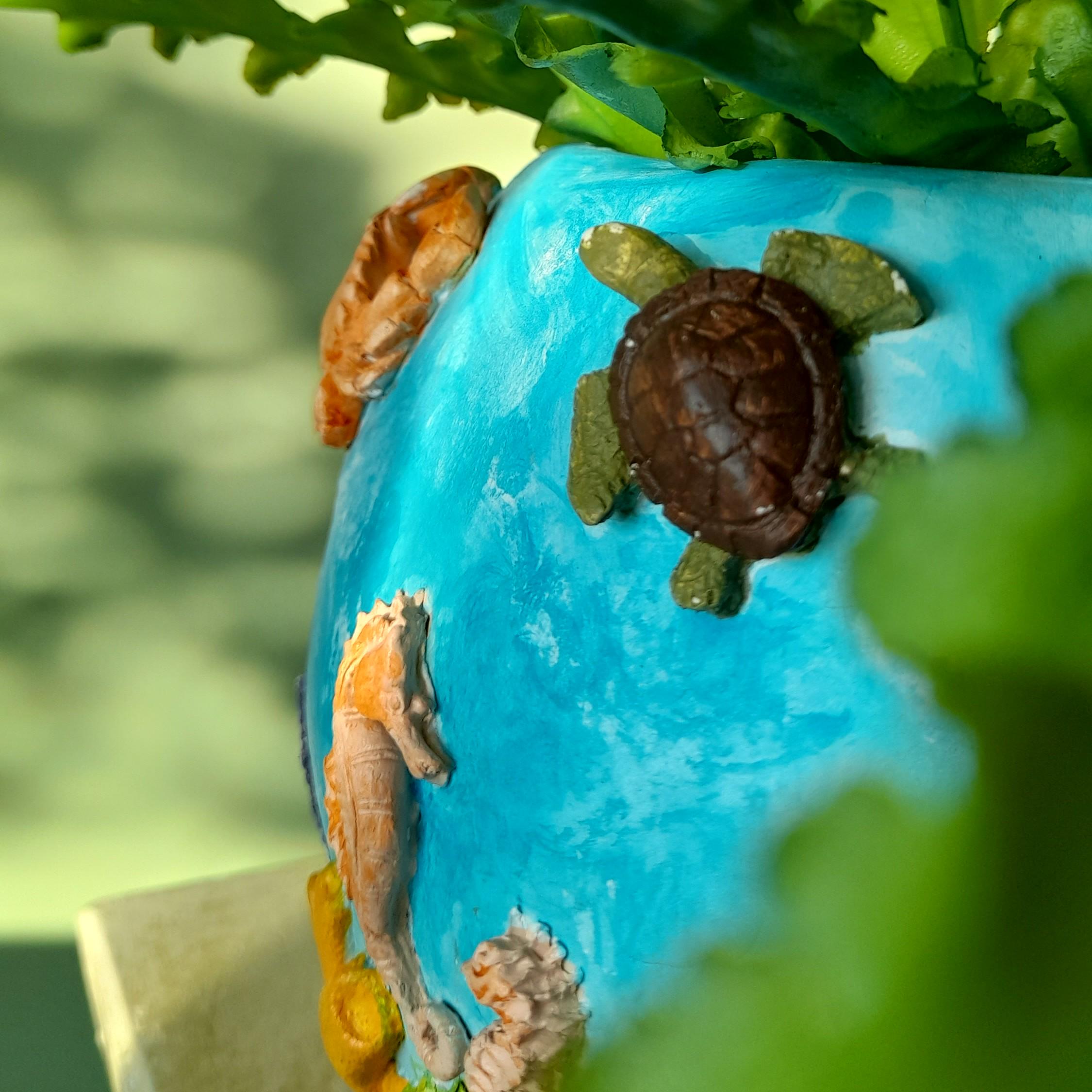 Jarra Recife Oceânico – Escultura Artesanal em Argila com Vida Marinha Esculpida