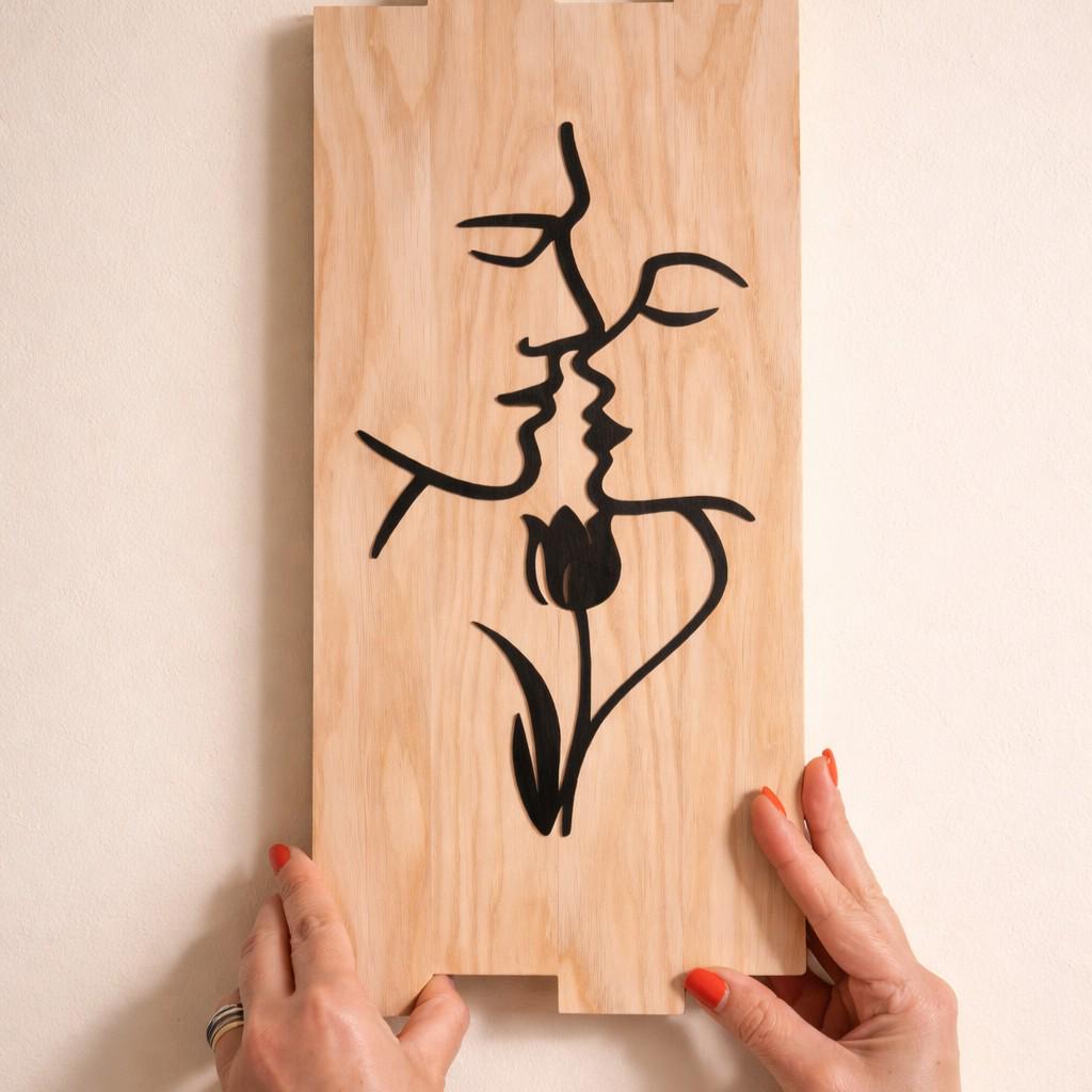 Entre Olhares – Handgefertigte minimalistische Line-Art-Holzwanddekoration mit Blumendetail
