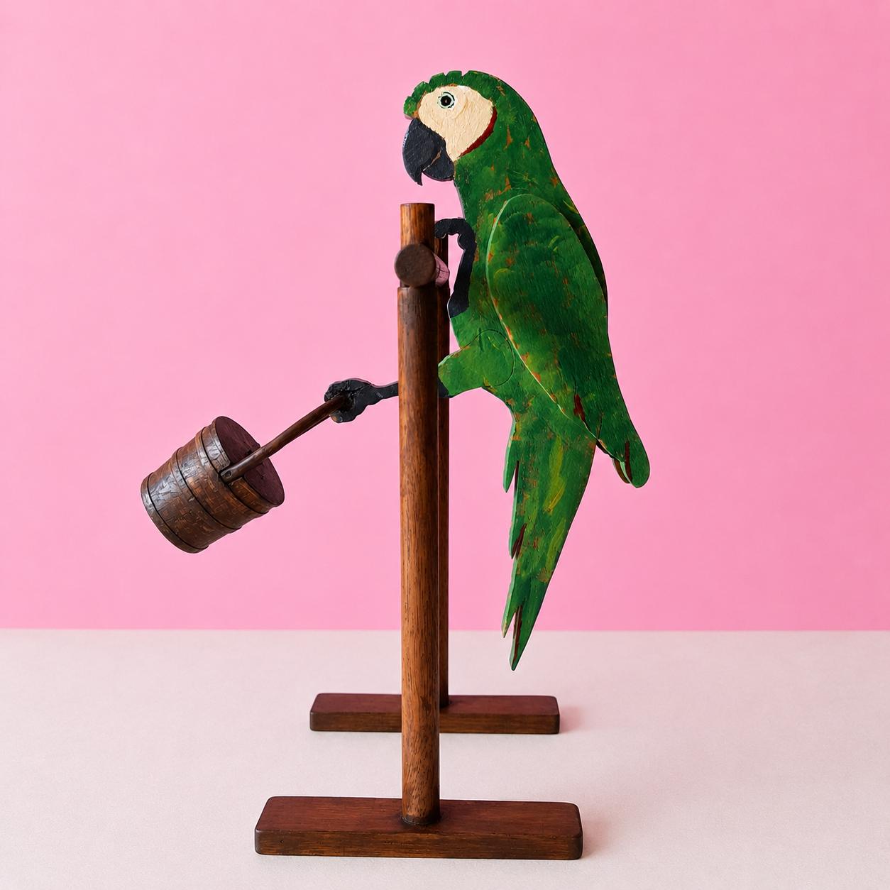 Handbemalte Holz-Papagei-Skulptur – Balancierender Vogel mit schwingendem Fass