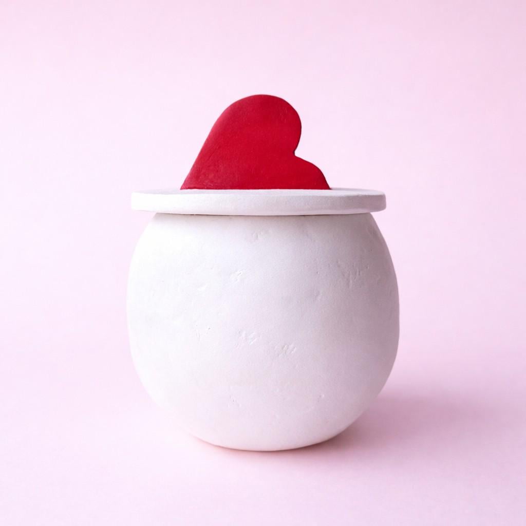 Stored Love – Handgemachte Herz-Schmuckschatulle aus lufthärtendem Ton & Glas