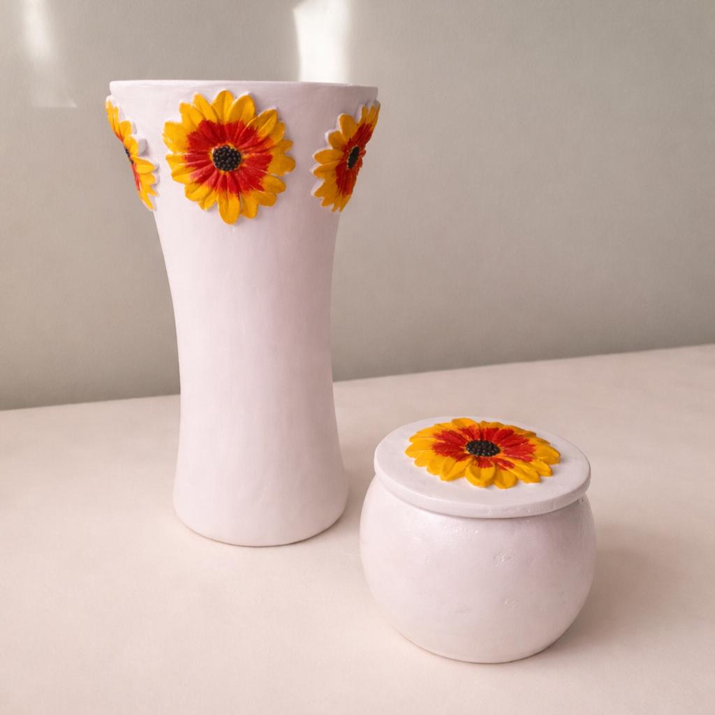Gerbera-Schmuckkästchen – Handgefertigte Dose aus lufthärtendem Ton mit geformtem Blumendeckel