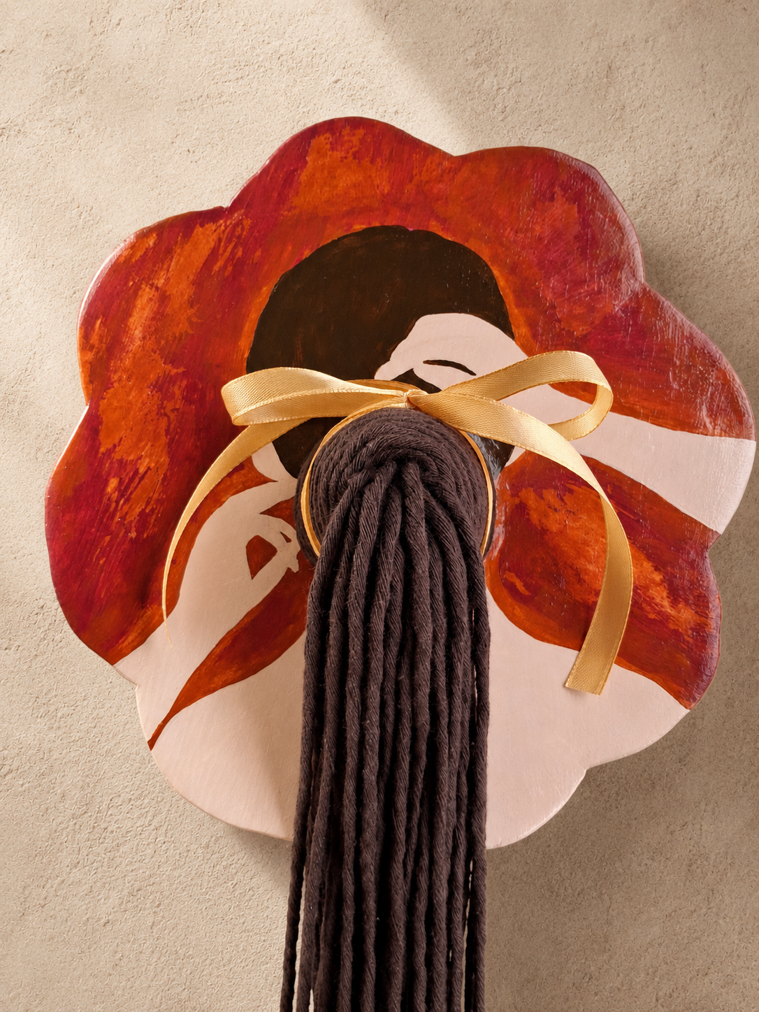 Blumenfrau-Wandbehang aus Keramik mit Baumwollhaar