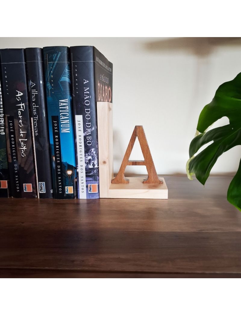 Suporte de livros “ Letra Encantada”