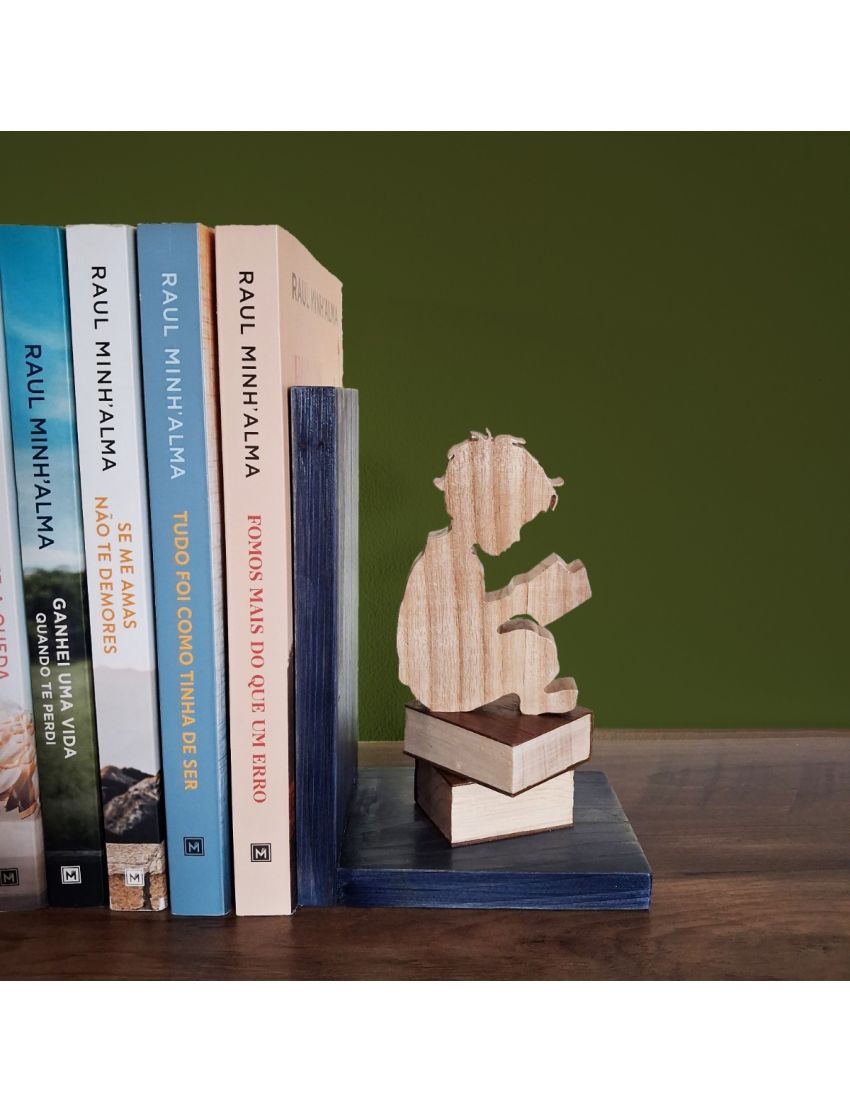 Suporte de livros “Menino Leitor”