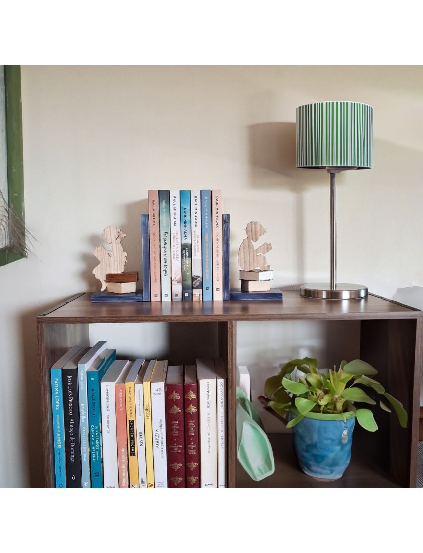 Suporte de livros “Menino Leitor”