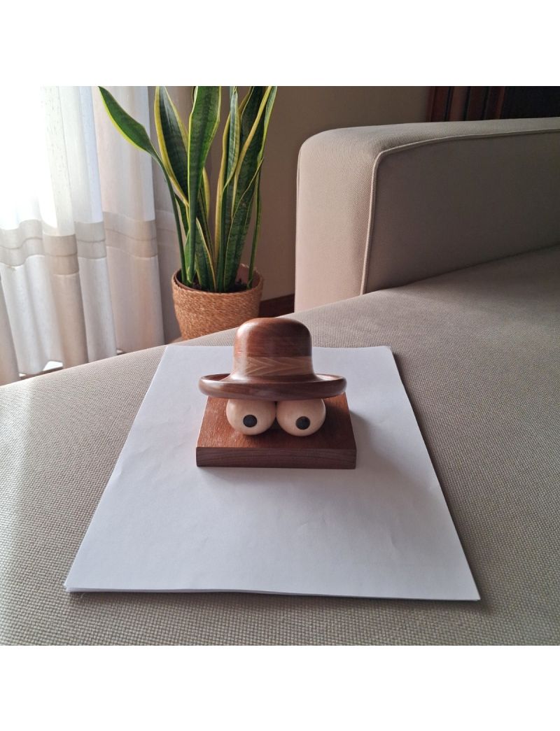 Escultura "O Espreitador"